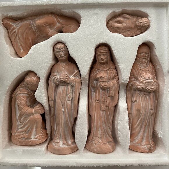 Christmas Nativity Scene - Picture 1 of 13